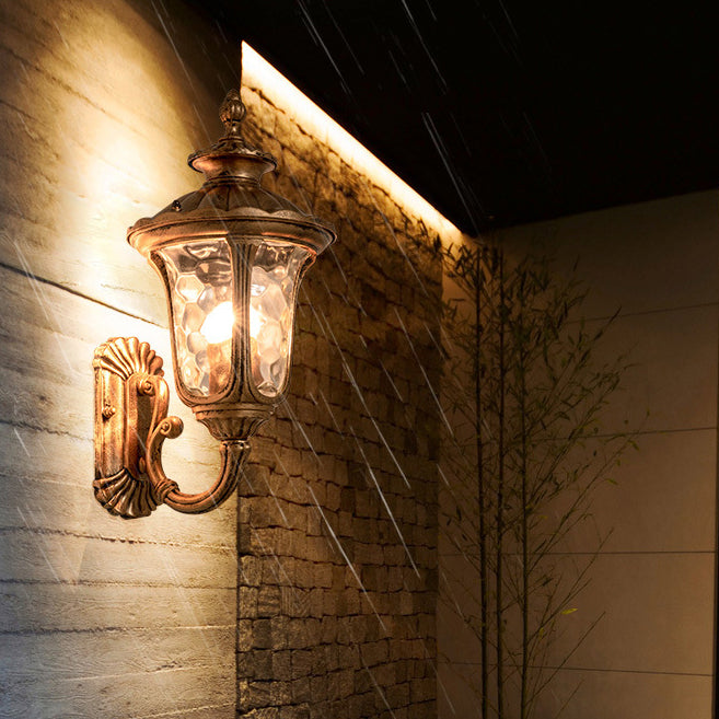 Traditionelle europäische wasserdichte, schlossförmige Aluminium-Glas 1-Licht Außenwandleuchte für den Garten
