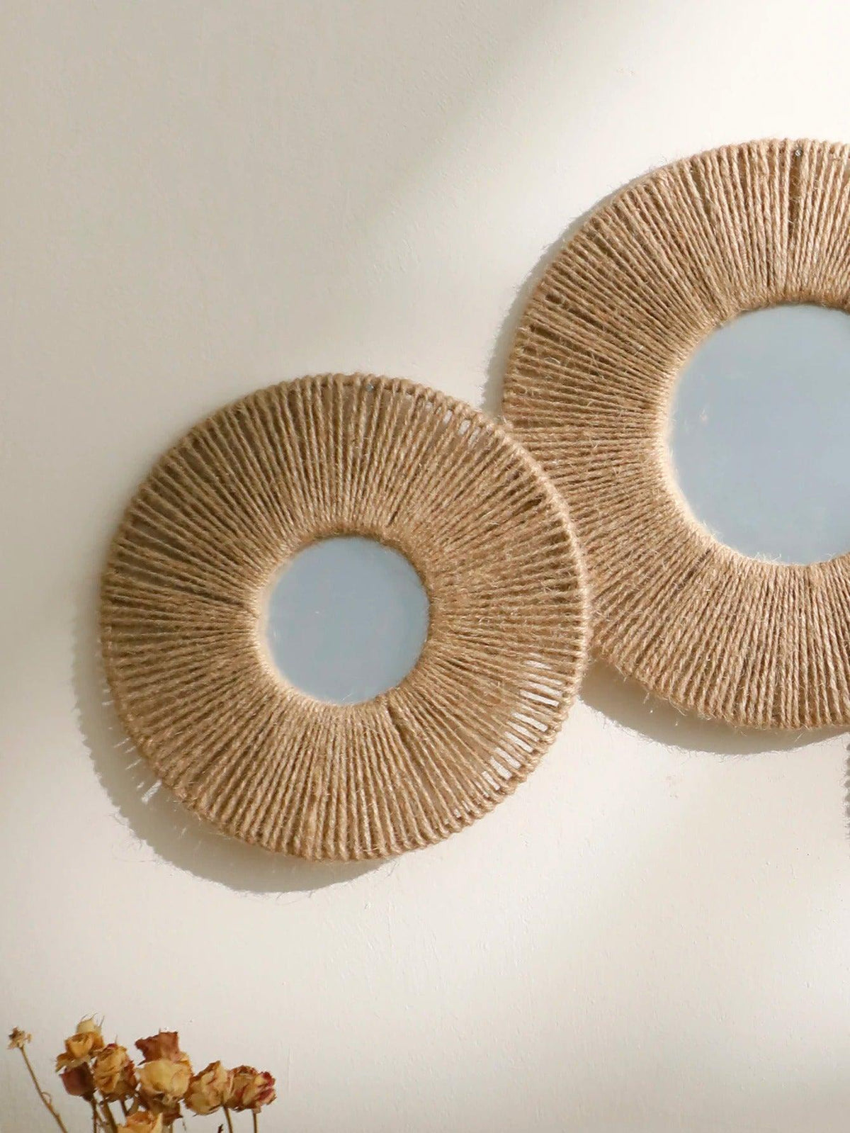 Heim Zeile | Rundes dekoratives Wandspiegel im Boho-Stil mit gewebtem Hanfseil