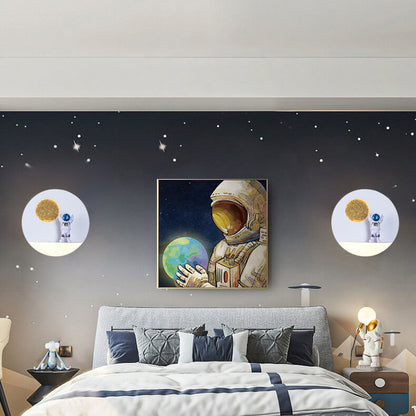 Zeitgenössische kreative Eisenharz runde Astronaut LED Wandleuchte für das Schlafzimmer