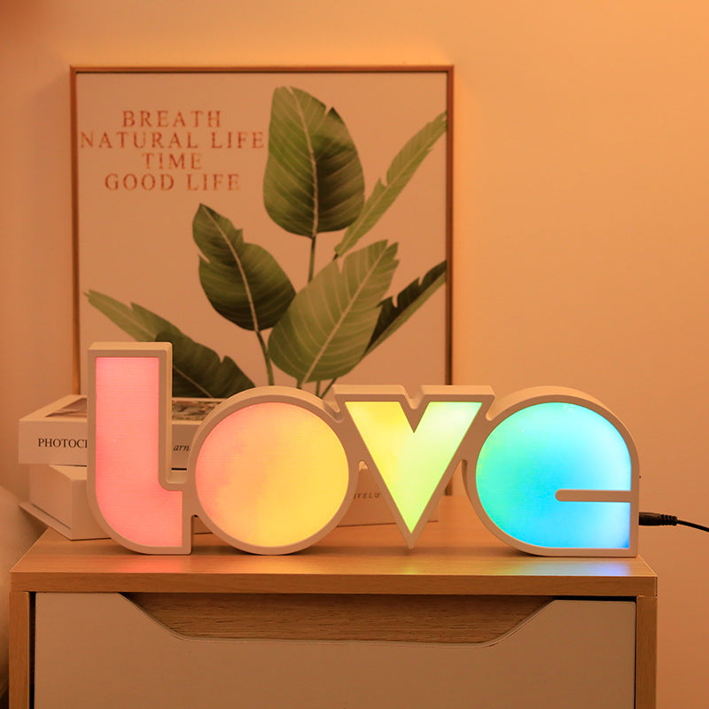 Moderne Art Deco wasserdichte PS LOVE Buchstaben LED Tischlampe fürs Schlafzimmer