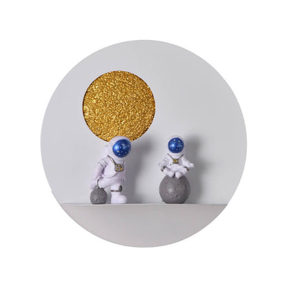Zeitgenössische kreative Eisenharz runde Astronaut LED Wandleuchte für das Schlafzimmer