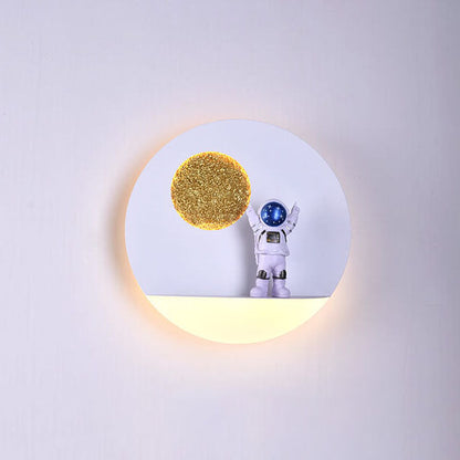 Zeitgenössische kreative Eisenharz runde Astronaut LED Wandleuchte für das Schlafzimmer