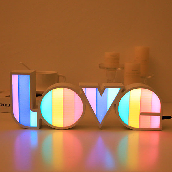 Moderne Art Deco wasserdichte PS LOVE Buchstaben LED Tischlampe fürs Schlafzimmer