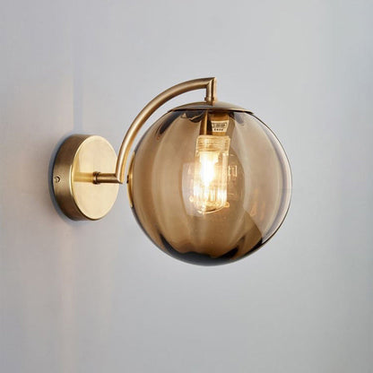 Zeitgenössische skandinavische runde Ball-Eisen-Glas 1-Licht Wandleuchte für das Wohnzimmer