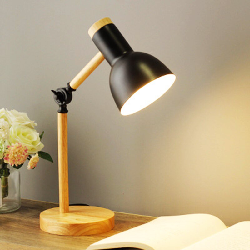 Nordic LED-Tischlampe aus Holz