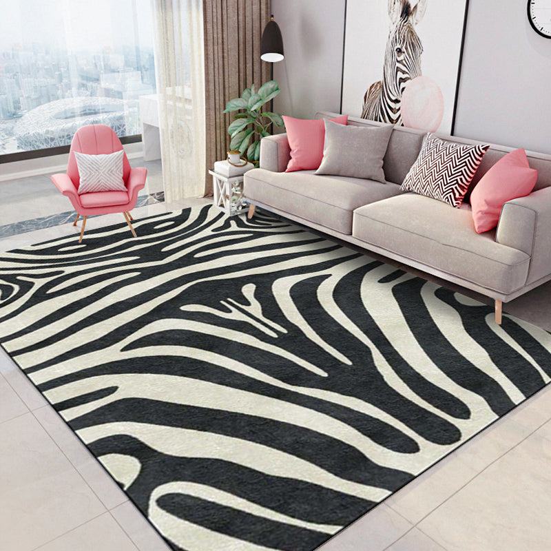 Zeitgenössischer Zebra-Streifen-Teppich Schwarz und Weiß Polyester Teppich Maschinenwaschbar Rutschfester Teppich für das Schlafzimmer