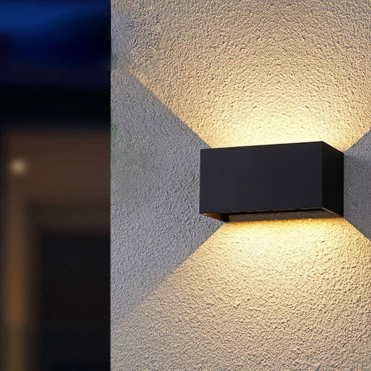 Moderne wasserdichte rechteckige LED-Wandleuchte für den Außenbereich mit Auf- und Abwärtsbeleuchtung