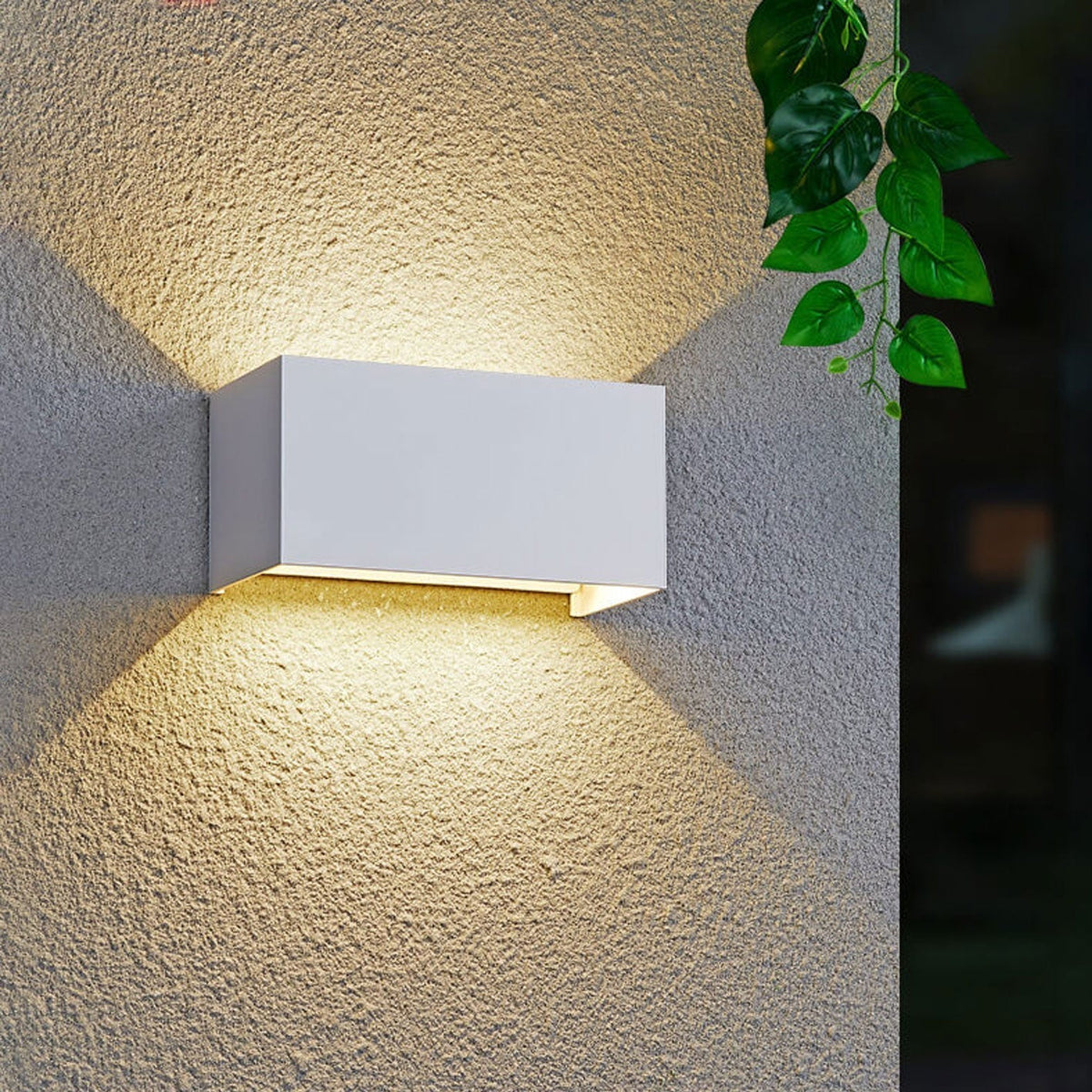 Moderne wasserdichte rechteckige LED-Wandleuchte für den Außenbereich mit Auf- und Abwärtsbeleuchtung