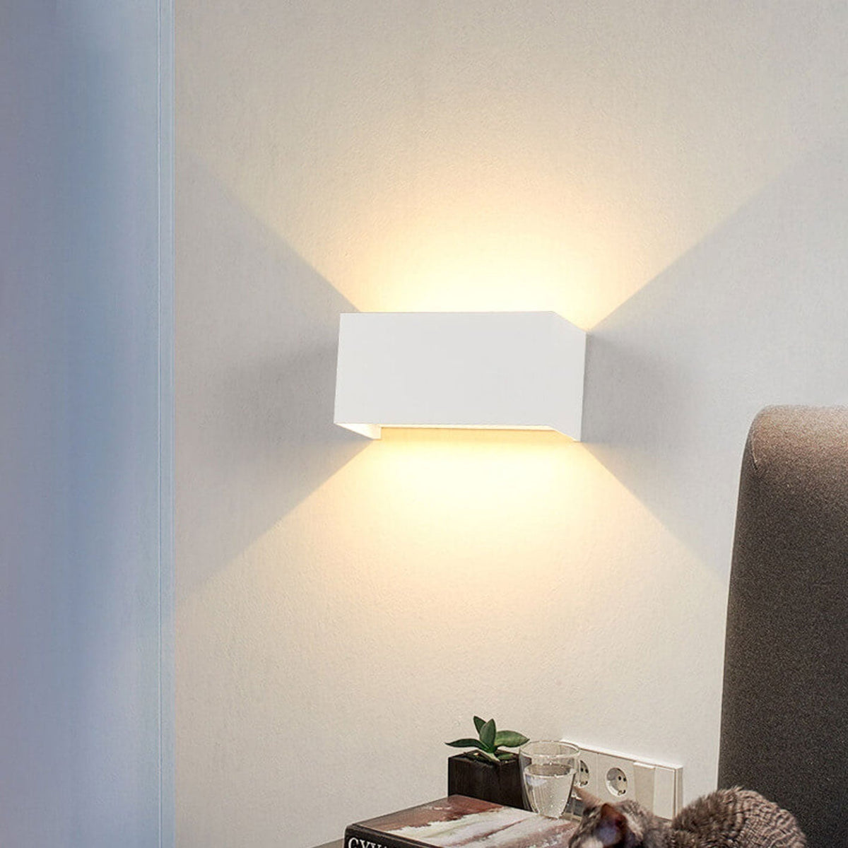 Moderne wasserdichte rechteckige LED-Wandleuchte für den Außenbereich mit Auf- und Abwärtsbeleuchtung