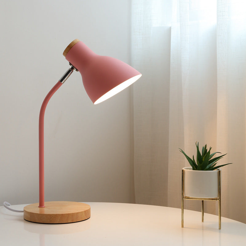 Taschenlampenförmige Schwenktischlampe Macaron Metall 1-lamp Nachttischlampe für das Kinderzimmer