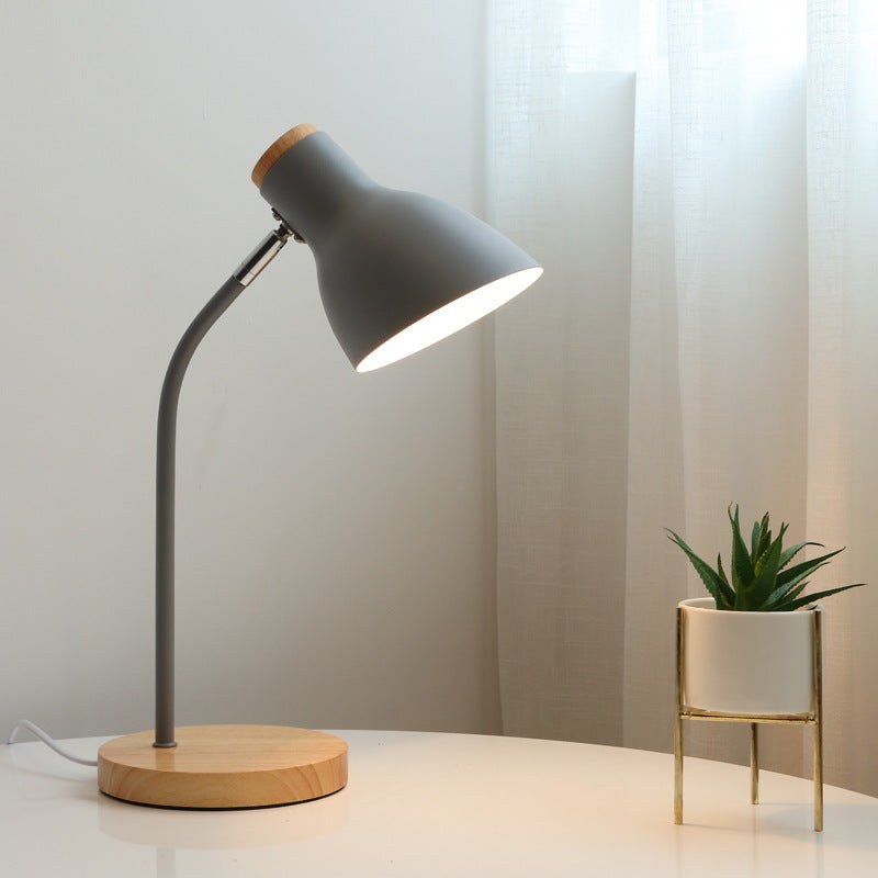 Taschenlampenförmige Schwenktischlampe Macaron Metall 1-lamp Nachttischlampe für das Kinderzimmer