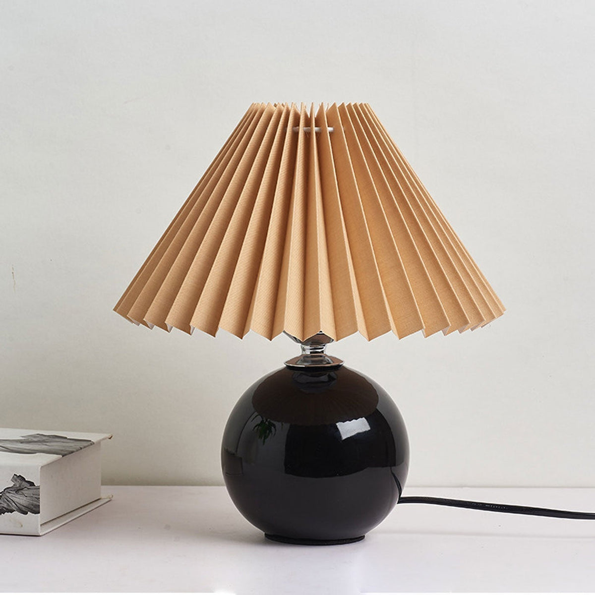 Nordic minimalist 1-flammige Tischlampe aus Keramik mit Falten
