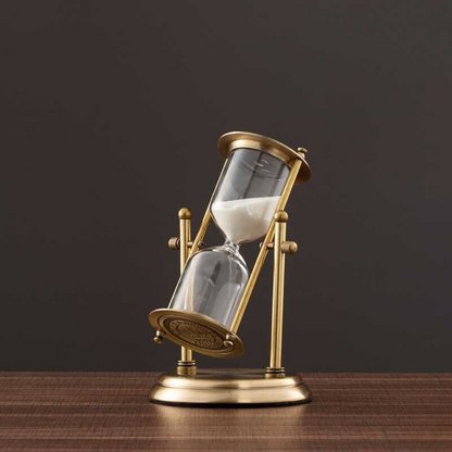 Antike Sanduhr aus Messing mit lila Sand