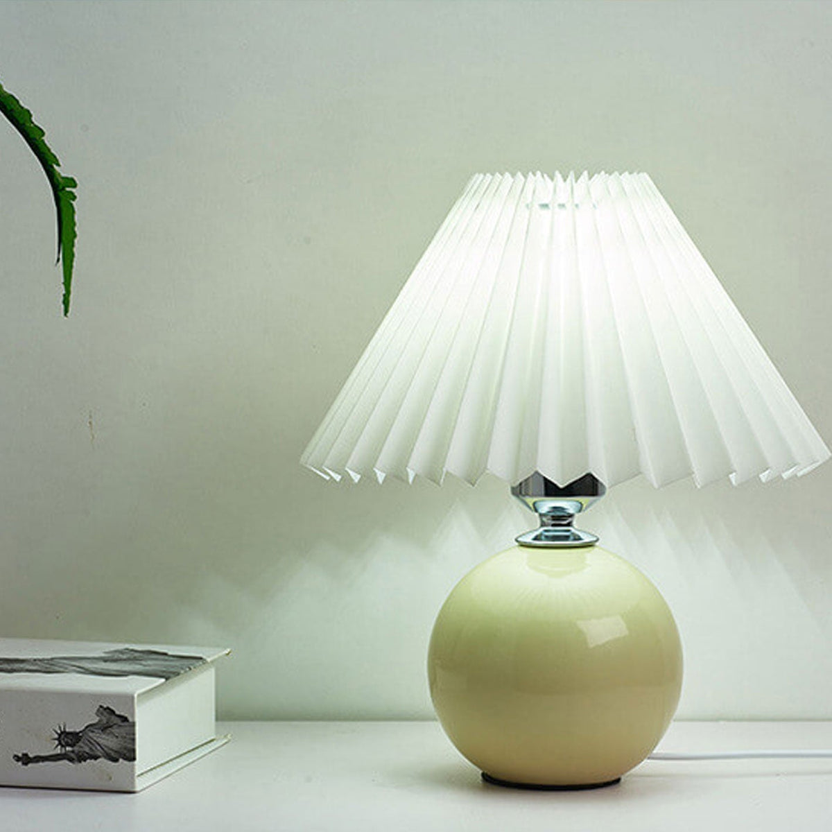 Nordic minimalist 1-flammige Tischlampe aus Keramik mit Falten