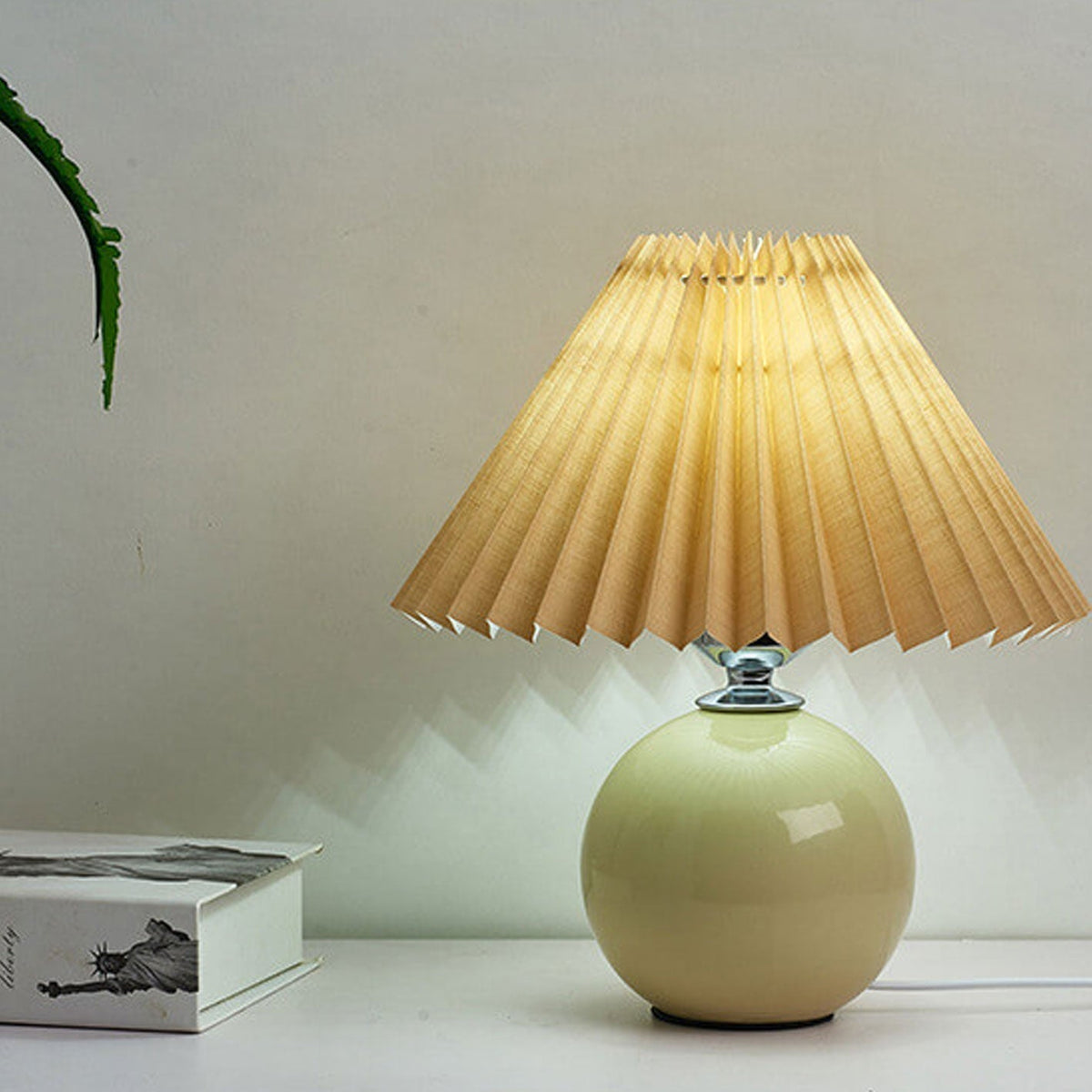 Nordic minimalist 1-flammige Tischlampe aus Keramik mit Falten