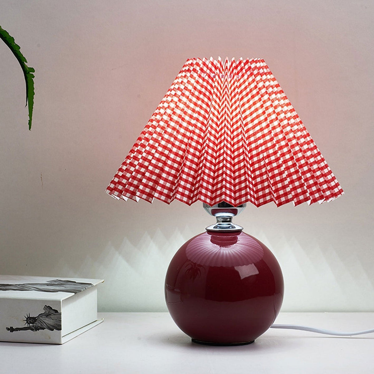 Nordic minimalist 1-flammige Tischlampe aus Keramik mit Falten