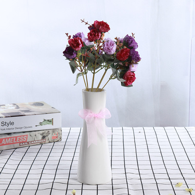 Elegante gedrehte keramische Blumenvase