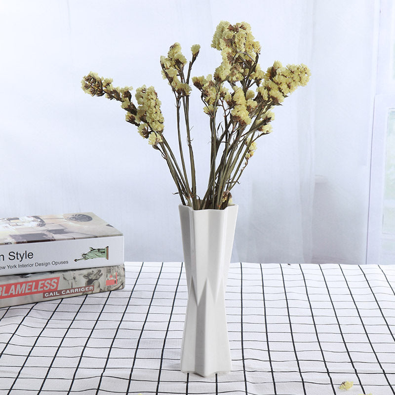 Elegante gedrehte keramische Blumenvase