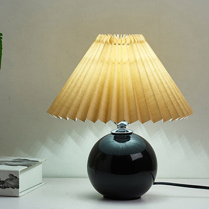 Nordic minimalist 1-flammige Tischlampe aus Keramik mit Falten