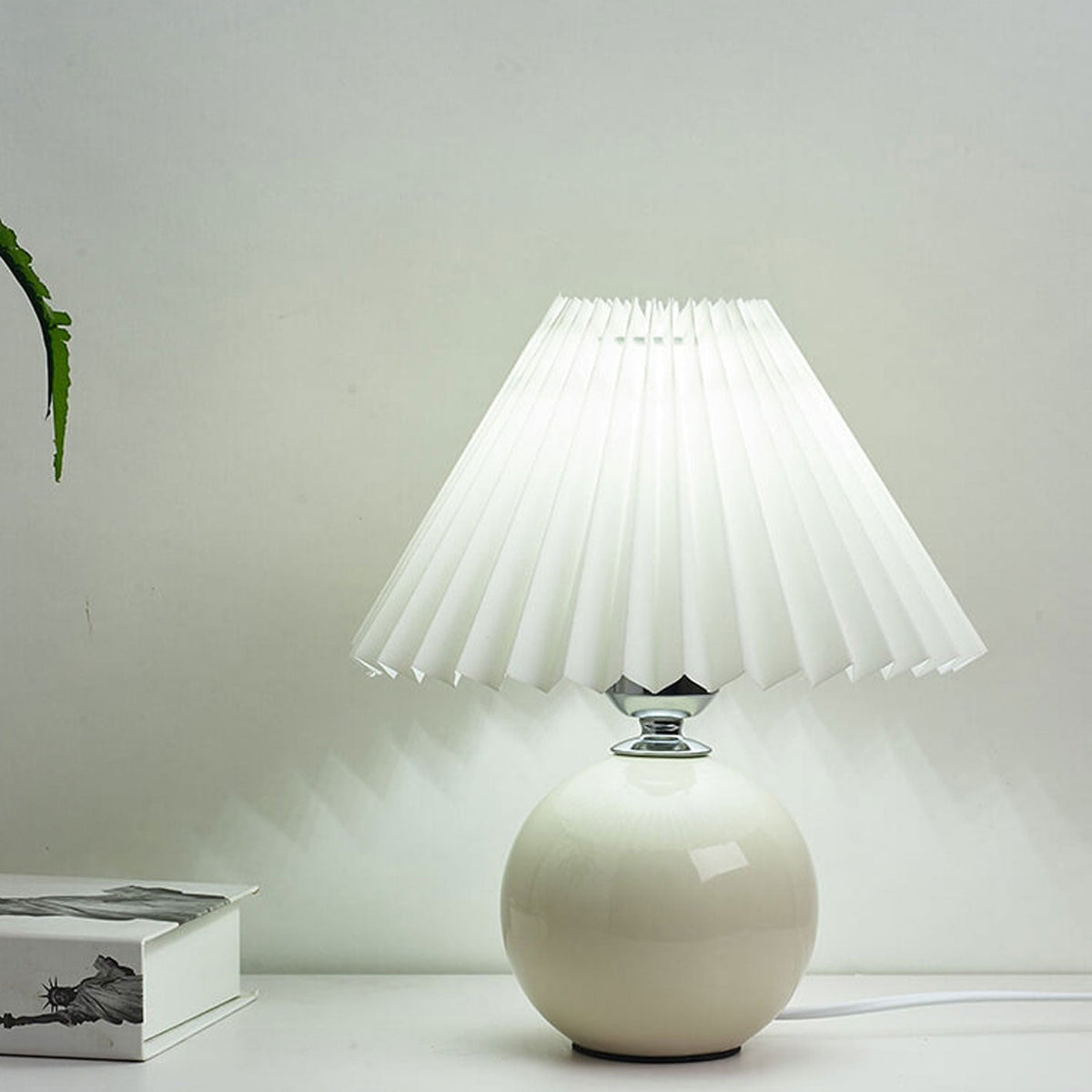 Nordic minimalist 1-flammige Tischlampe aus Keramik mit Falten