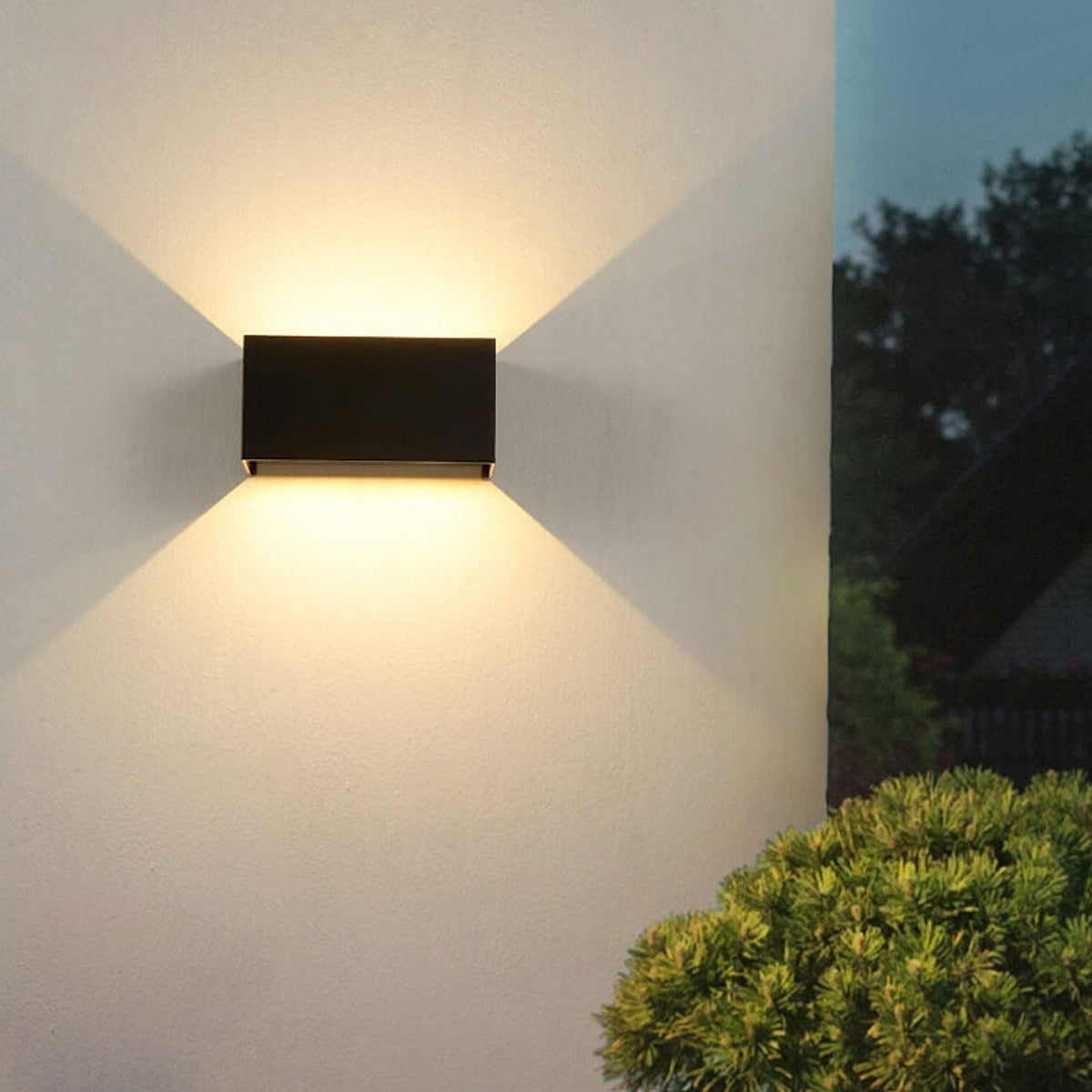 Moderne wasserdichte rechteckige LED-Wandleuchte für den Außenbereich mit Auf- und Abwärtsbeleuchtung