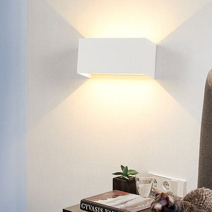 Moderne wasserdichte rechteckige LED-Wandleuchte für den Außenbereich mit Auf- und Abwärtsbeleuchtung