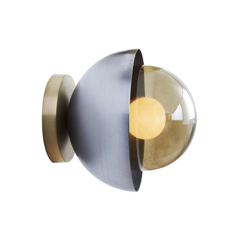 Metallic Halbmond Wandleuchte Modernist 1-Licht Messing/Chrom Wandleuchte mit Orb Tan Glasschirm für Flur