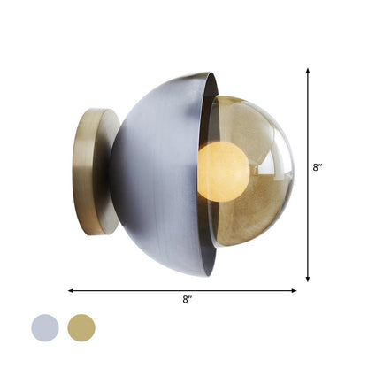 Metallic Halbmond Wandleuchte Modernist 1-Licht Messing/Chrom Wandleuchte mit Orb Tan Glasschirm für Flur