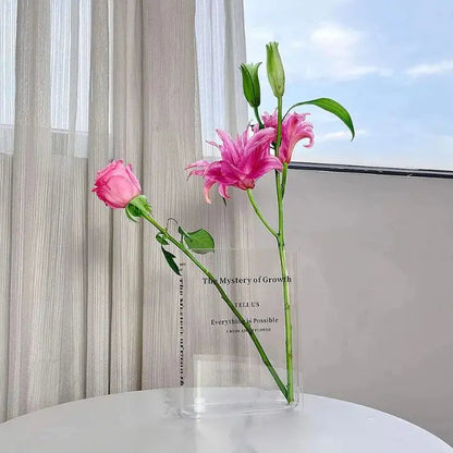 Acryl Buch Vase – modernes Design mit unsichtbarem Buchlook