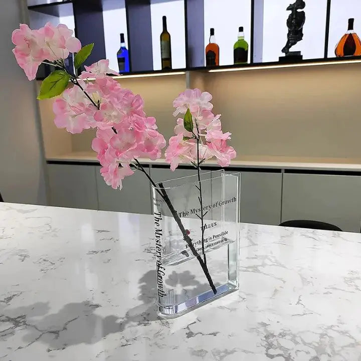 Acryl Buch Vase – modernes Design mit unsichtbarem Buchlook