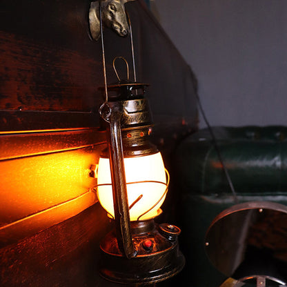 Traditionelle Vintage Rundpferde Lampe Eisen Acryl LED Tischlampe für das Wohnzimmer