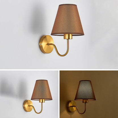 Zeitgenössische nordische runde gebogene Stangen-Eisen-Stoffschirm 1-Lampe Wandleuchte für das Wohnzimmer