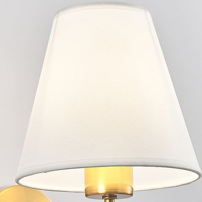 Zeitgenössische nordische runde gebogene Stangen-Eisen-Stoffschirm 1-Lampe Wandleuchte für das Wohnzimmer