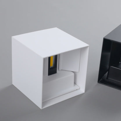 Moderne minimalistische wasserdichte Würfel Auf-Und-Ab-Aluminium-Glas-Induktions-LED-Wandleuchten für das Schlafzimmer
