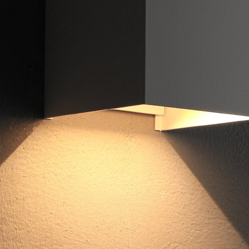 Moderne minimalistische wasserdichte Würfel Auf-Und-Ab-Aluminium-Glas-Induktions-LED-Wandleuchten für das Schlafzimmer