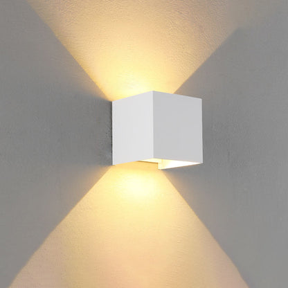 Moderne minimalistische wasserdichte Würfel Auf-Und-Ab-Aluminium-Glas-Induktions-LED-Wandleuchten für das Schlafzimmer