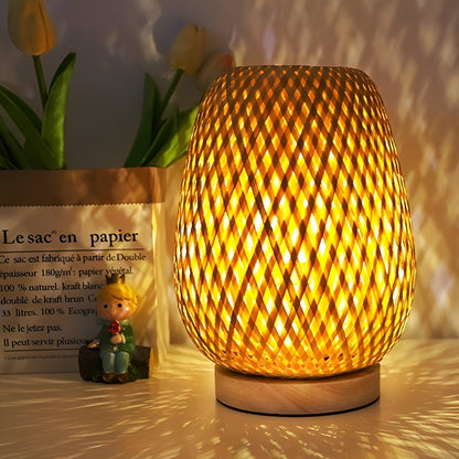 Bambus Schreibtischlampe mit USB-Stromversorgung Nachhaltiges und energieeffizientes Design