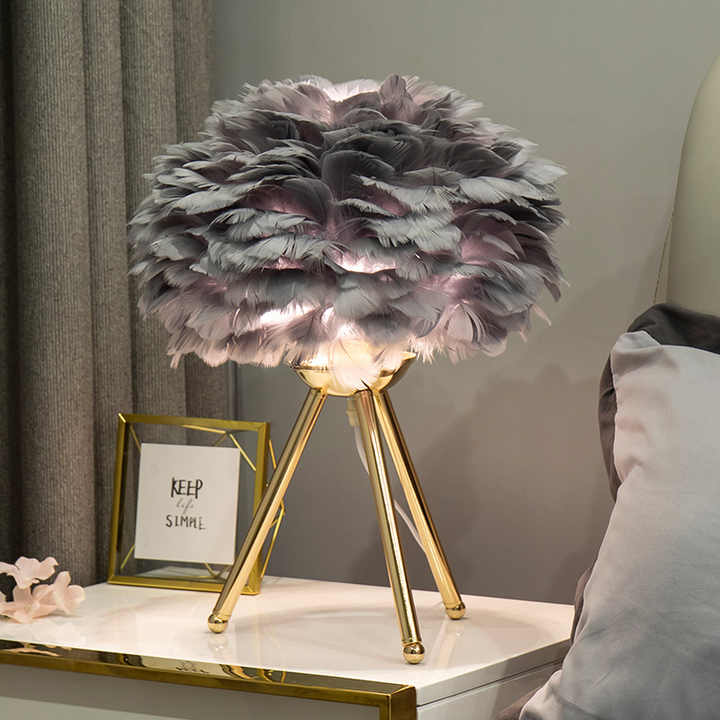 Blossom Tischlampe Elegantes Federdesign mit dimmbarem Licht