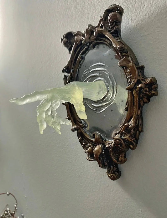 Heim Zeile | Spirit in the Mirror – Glänzende 3D-Wanddekoration aus Harz für geheimnisvolle Räume