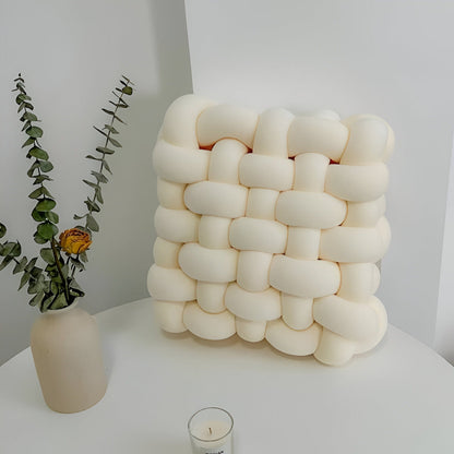 Dekoratives Kissen mit Knopfdesign