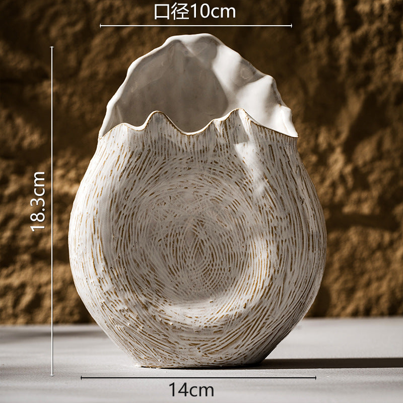 Handgefertigte strukturierte keramische skulpturale Vase