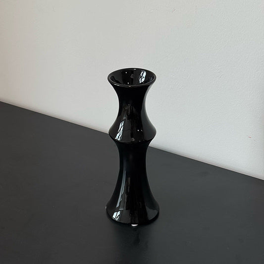 Moderne skulptierte Keramikvase