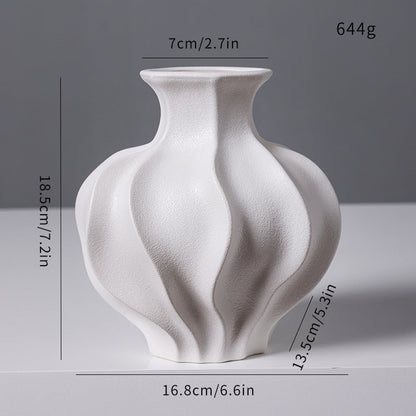 Strukturvase aus zeitgenössischer Keramik