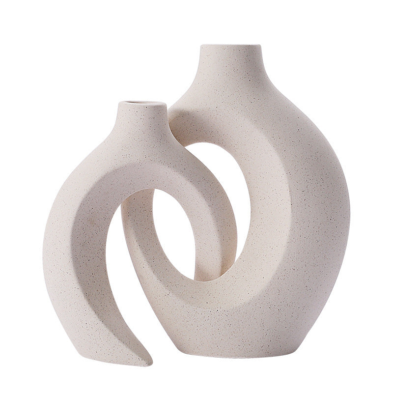 Moderne skulpturale Hohlring-Ceramic Tischvase Set mit minimalistischer asymmetrischer Silhouette
