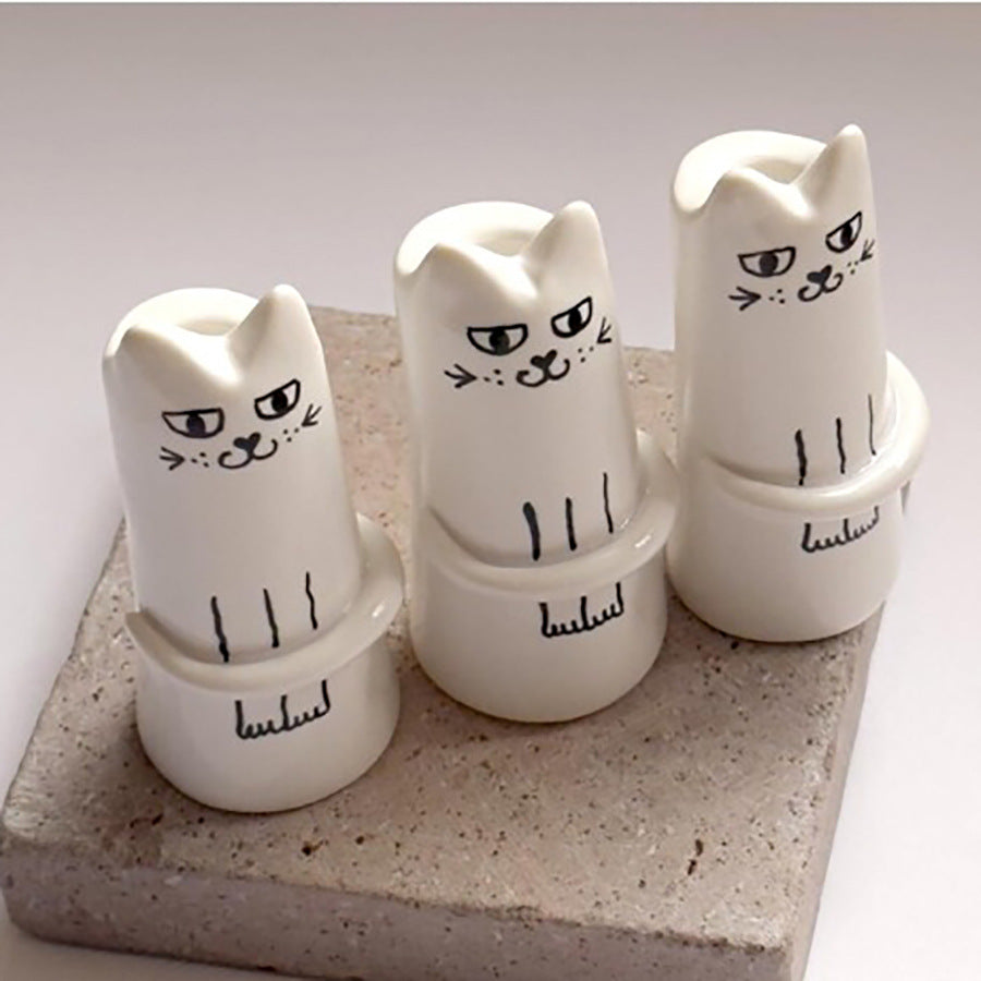 Handgefertigte minimalistische Keramik-Katzenbudvasen mit mattem Glanz und schmalem Hals