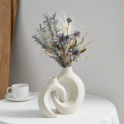 Moderne skulpturale Hohlring-Ceramic Tischvase Set mit minimalistischer asymmetrischer Silhouette
