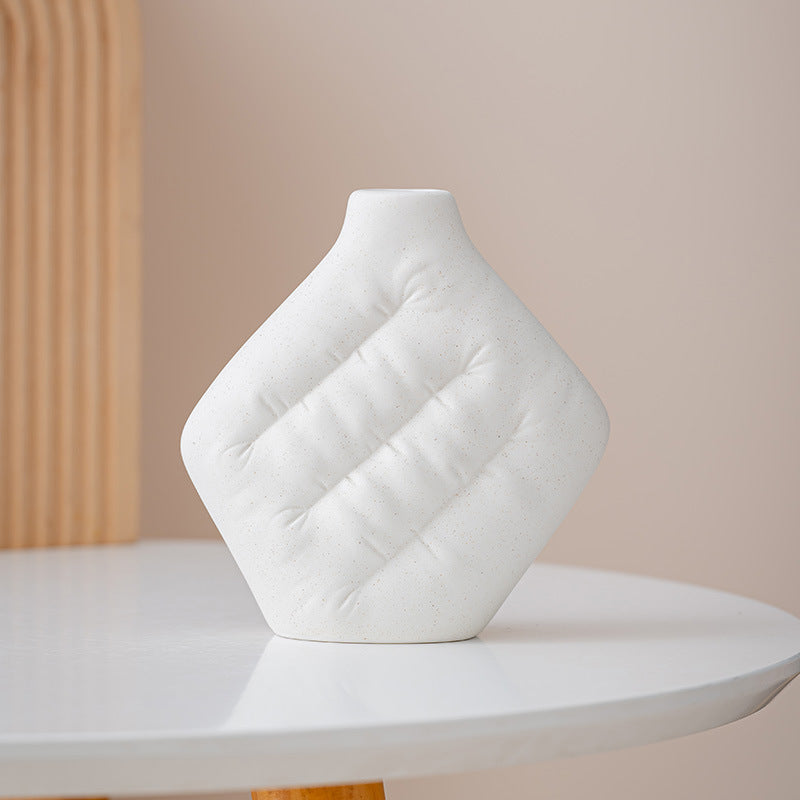 Optimized geometric decorative ceramic vase