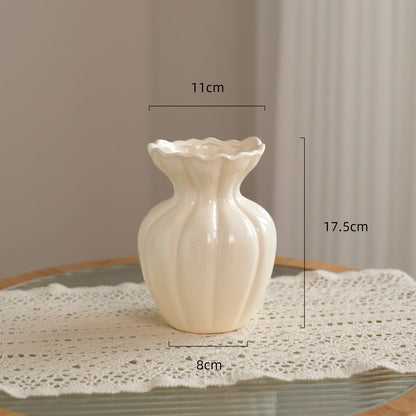 Elegante ausgestellte Keramik-Blumenvase