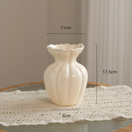 Elegante ausgestellte Keramik-Blumenvase
