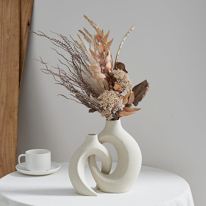 Moderne skulpturale Hohlring-Ceramic Tischvase Set mit minimalistischer asymmetrischer Silhouette